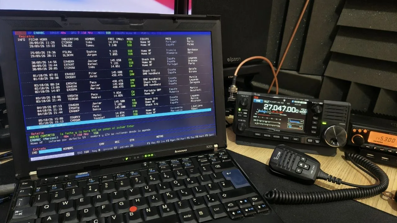 A ThinkPad X201 running hamrlog in the console, with no desktop environment, next to an Icom IC-705 and its hand microphone.